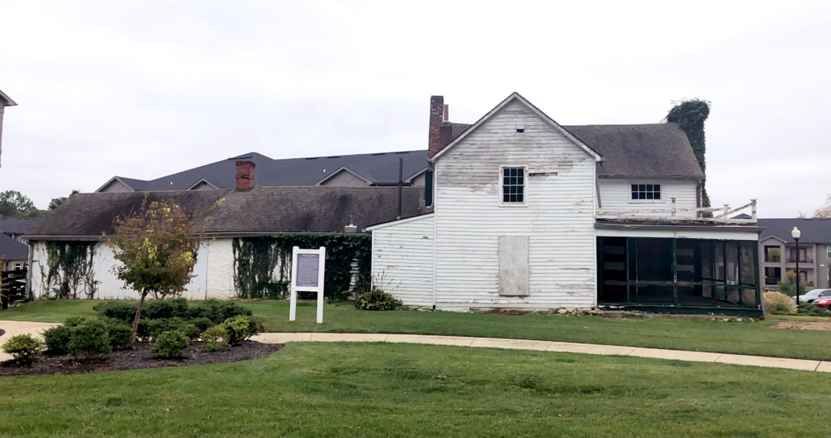 Before - Springhouse Farmhouse 4